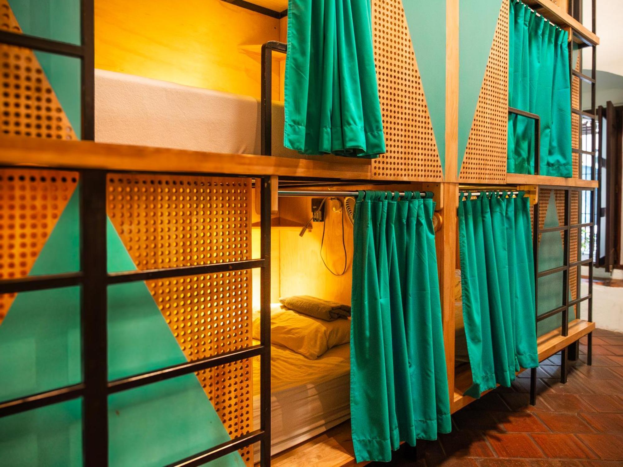 Adra Hostel Antigua Exterior photo A capsule hotel in Tokyo