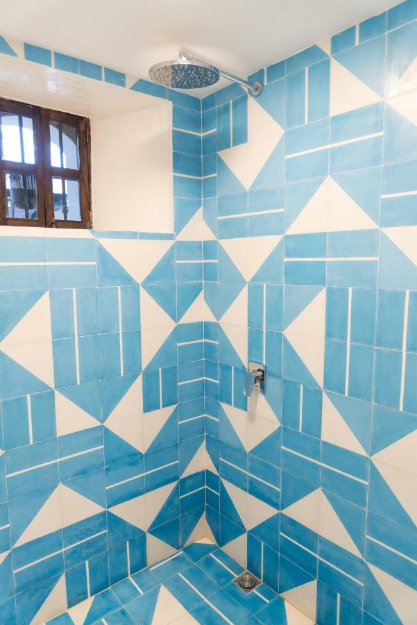 Adra Hostel Antigua Exterior photo Bathroom tiles