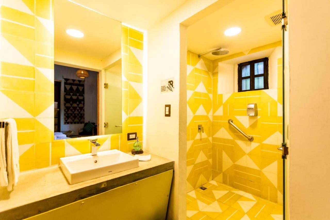 Adra Hostel Antigua Exterior photo Bathroom